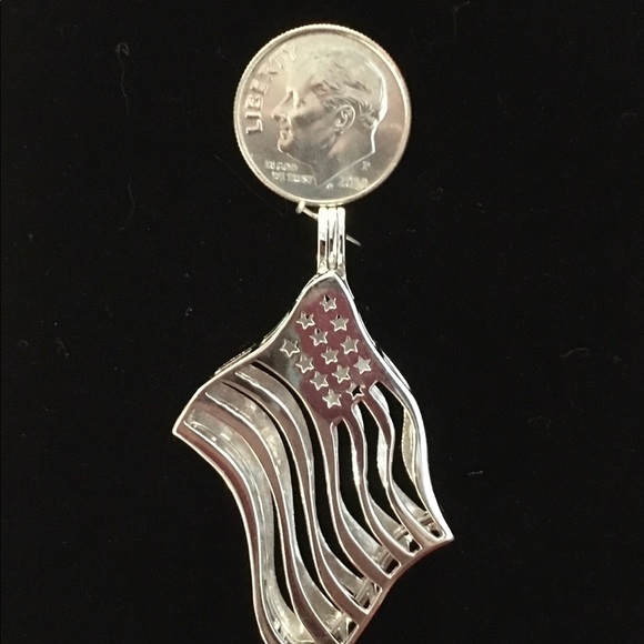 Flag pendant w/ pearls - Picture 7 of 7